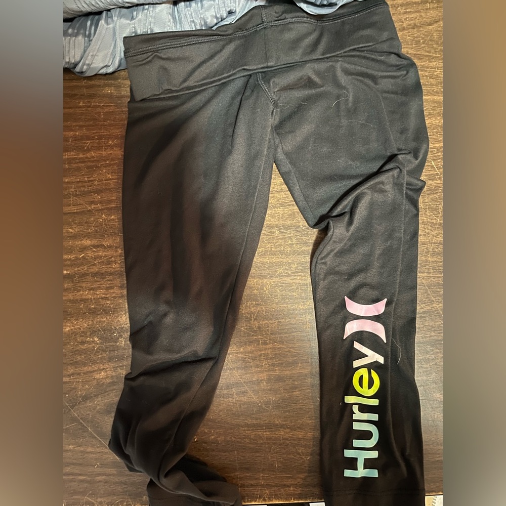 Hurley capri girls leggings.